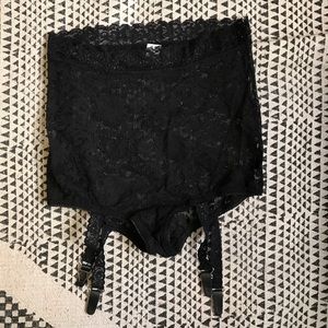 High Waist Lace Panty w. garters