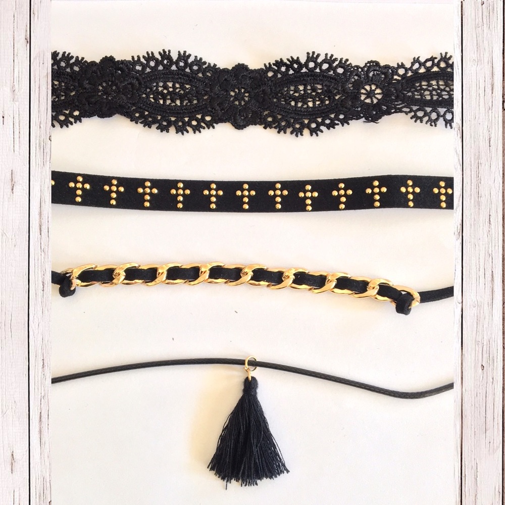 NWOT Choker Set