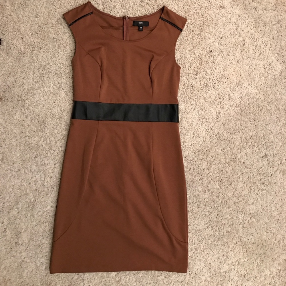 Chestnut knit dress with faux leather trim