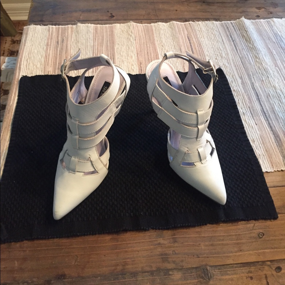 Shoemint White Pumps, size 6
