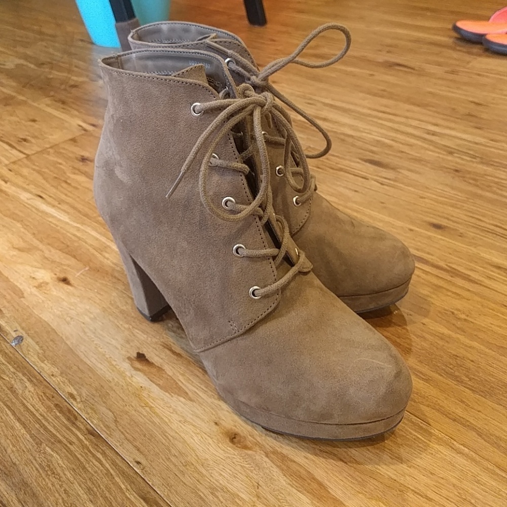 Forever 21 Heels Size 8