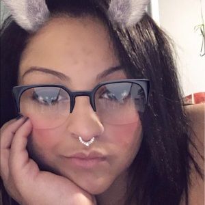 Meet your Posher, April