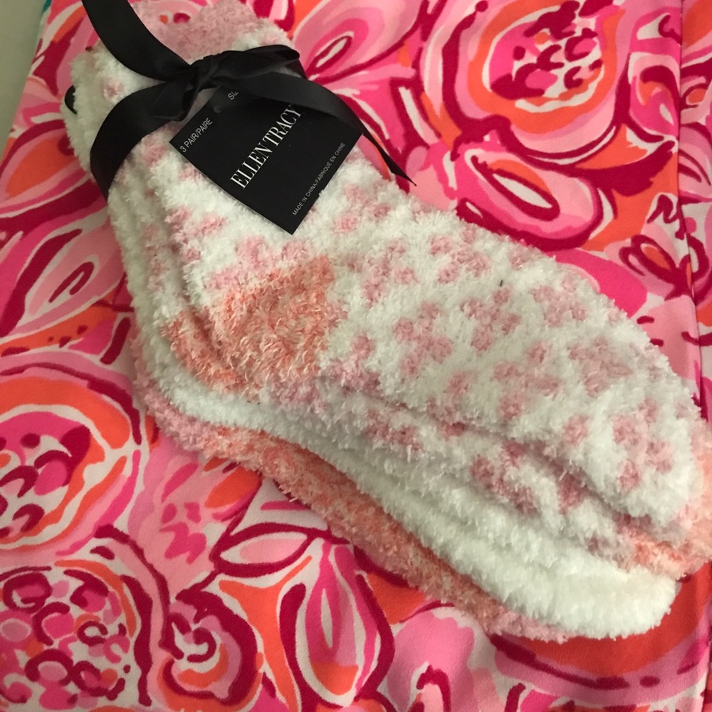 Ellen Tracy Plush socks