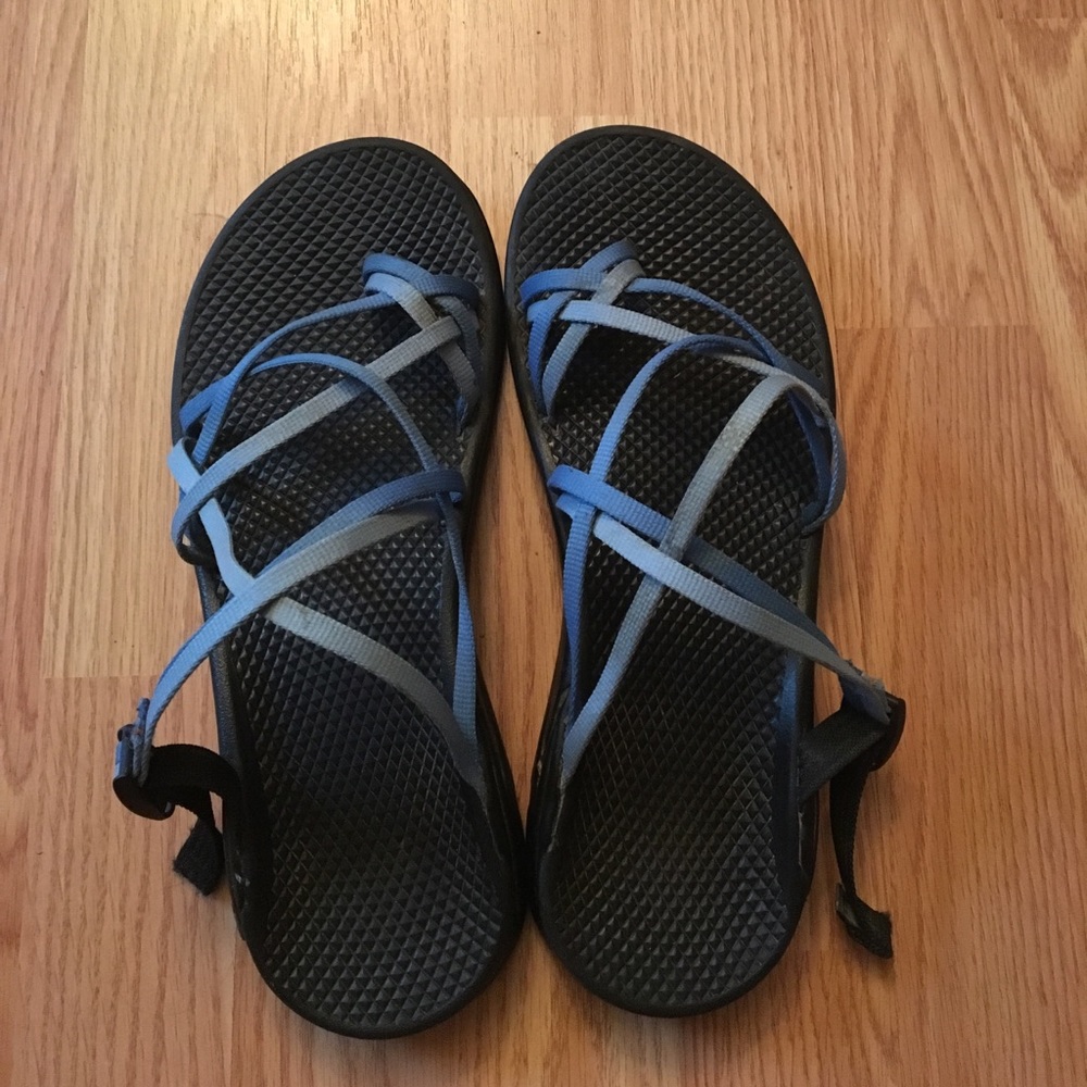 Double strapped, no back chacos.💙