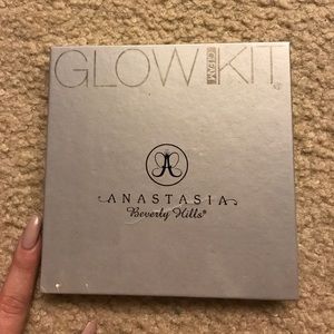 Anastasia glow kit