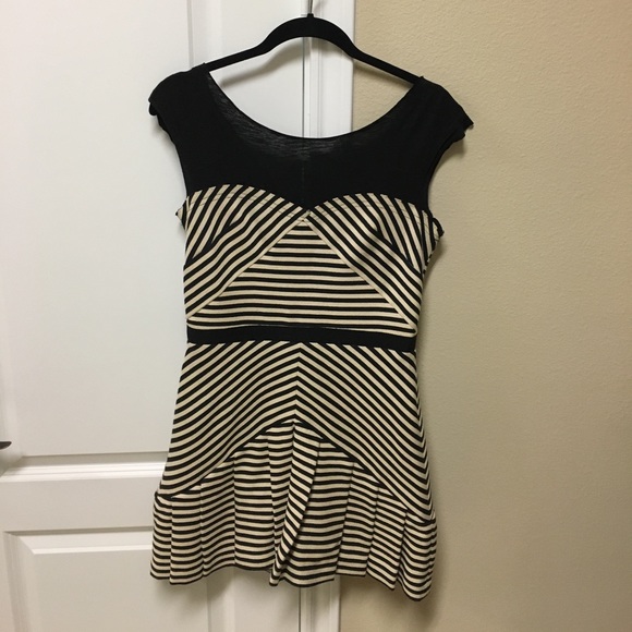 Alice + Olivia Dresses & Skirts - Cute striped mini dress
