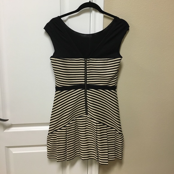 Cute striped mini dress - Picture 3 of 6