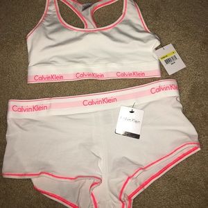 NWT Calvin Klein set