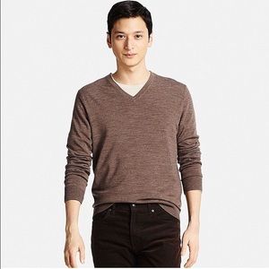 NWT Uniqlo Men's V-Neck Merino Wool Sweater