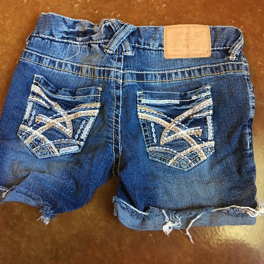 NEW PRICE 🎊🎉🎊 Amethyst Jean shorts barely worn!