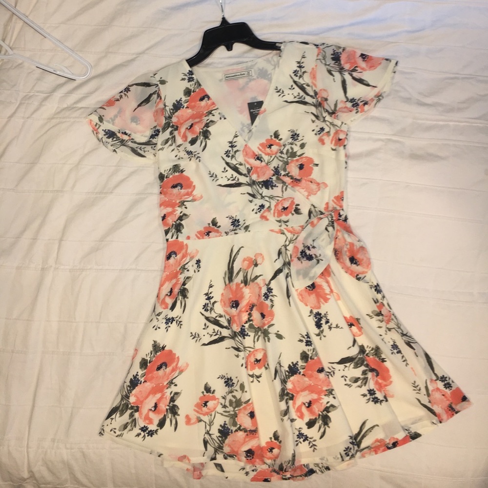 Abercrombie and Fitch Spring Dress 💐