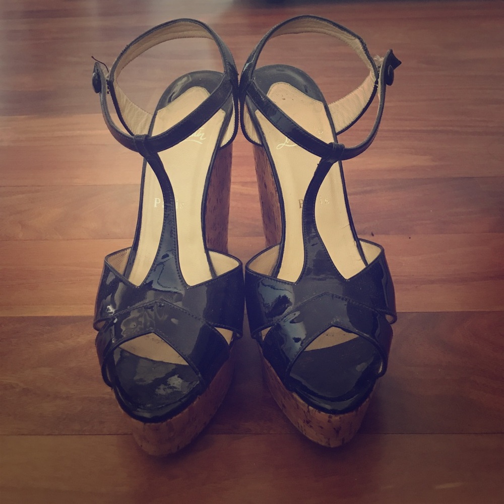 Christian Louboutin wedges in blck patent leather