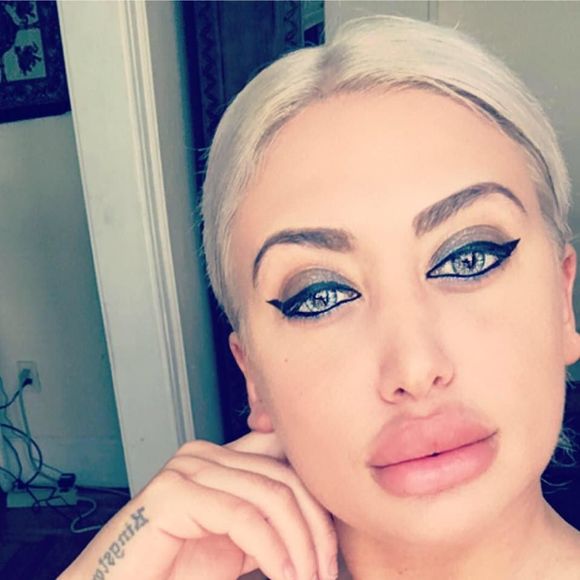 Meet your Posher, Christina - Picture 1 of 1