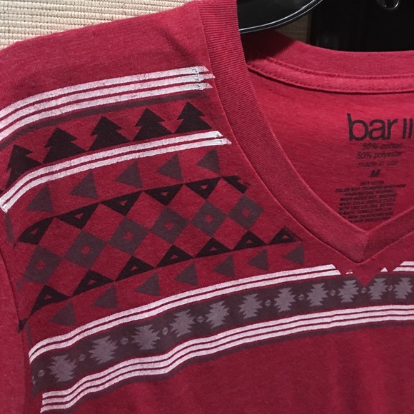 Tribal Designed V Neck Tee M - Picture 2 of 2