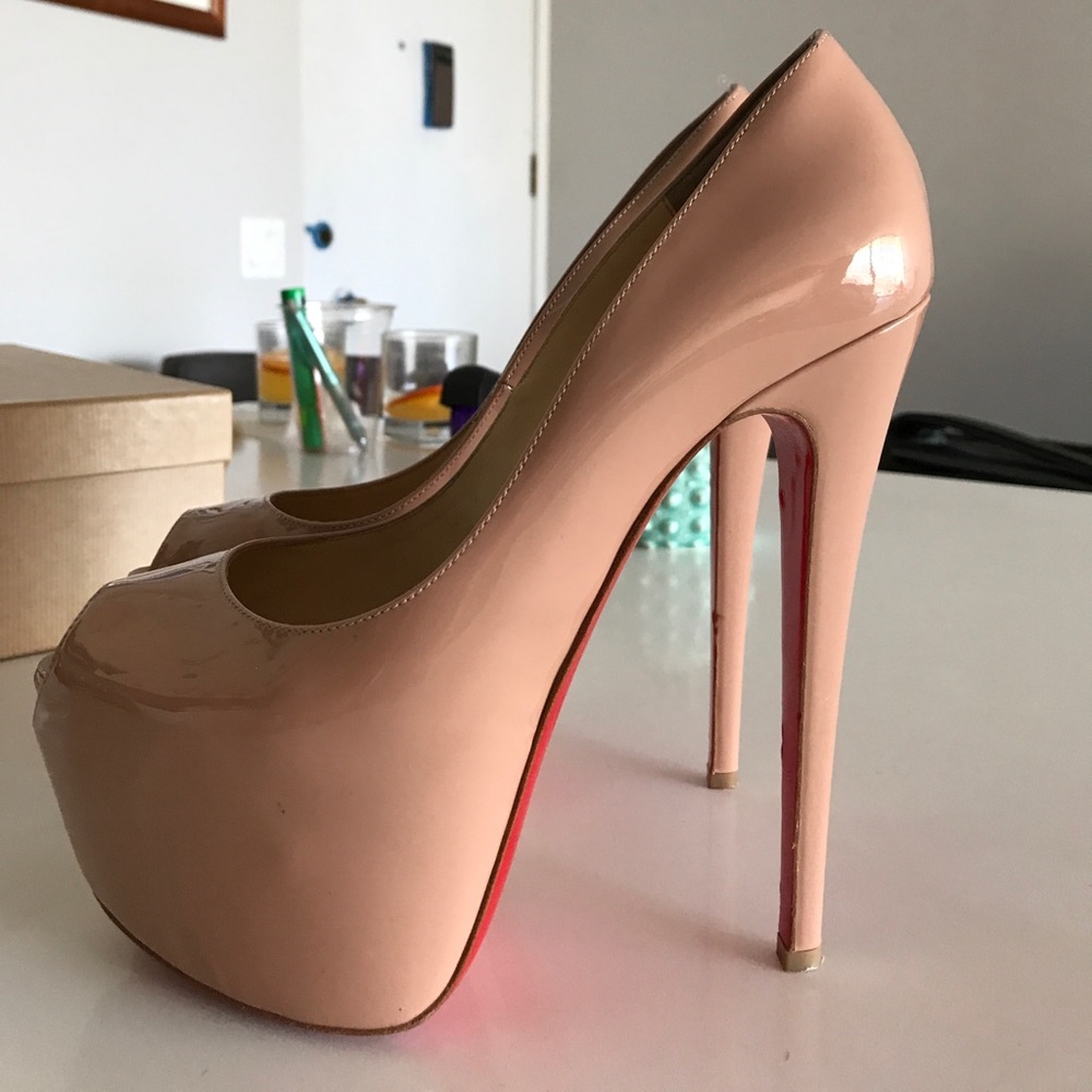 Christian Louboutin nude Highness 39.5