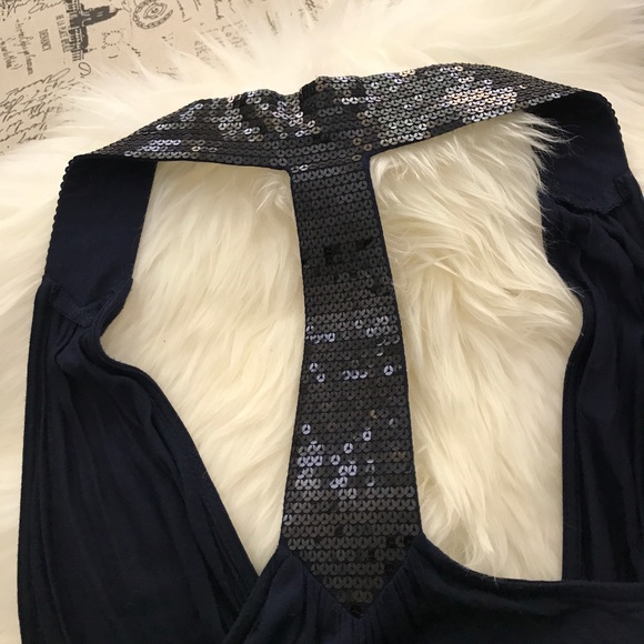 Deep V Party Tank - Picture 2 of 5