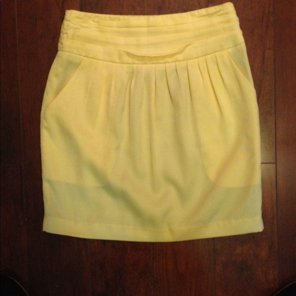Shiny golden yellow mini skirt
