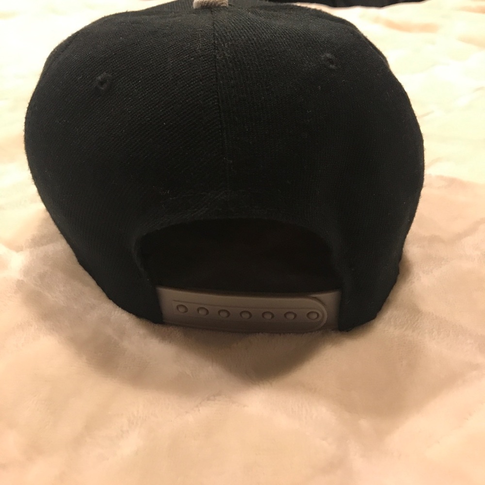 SnapBack hat - Picture 3 of 4