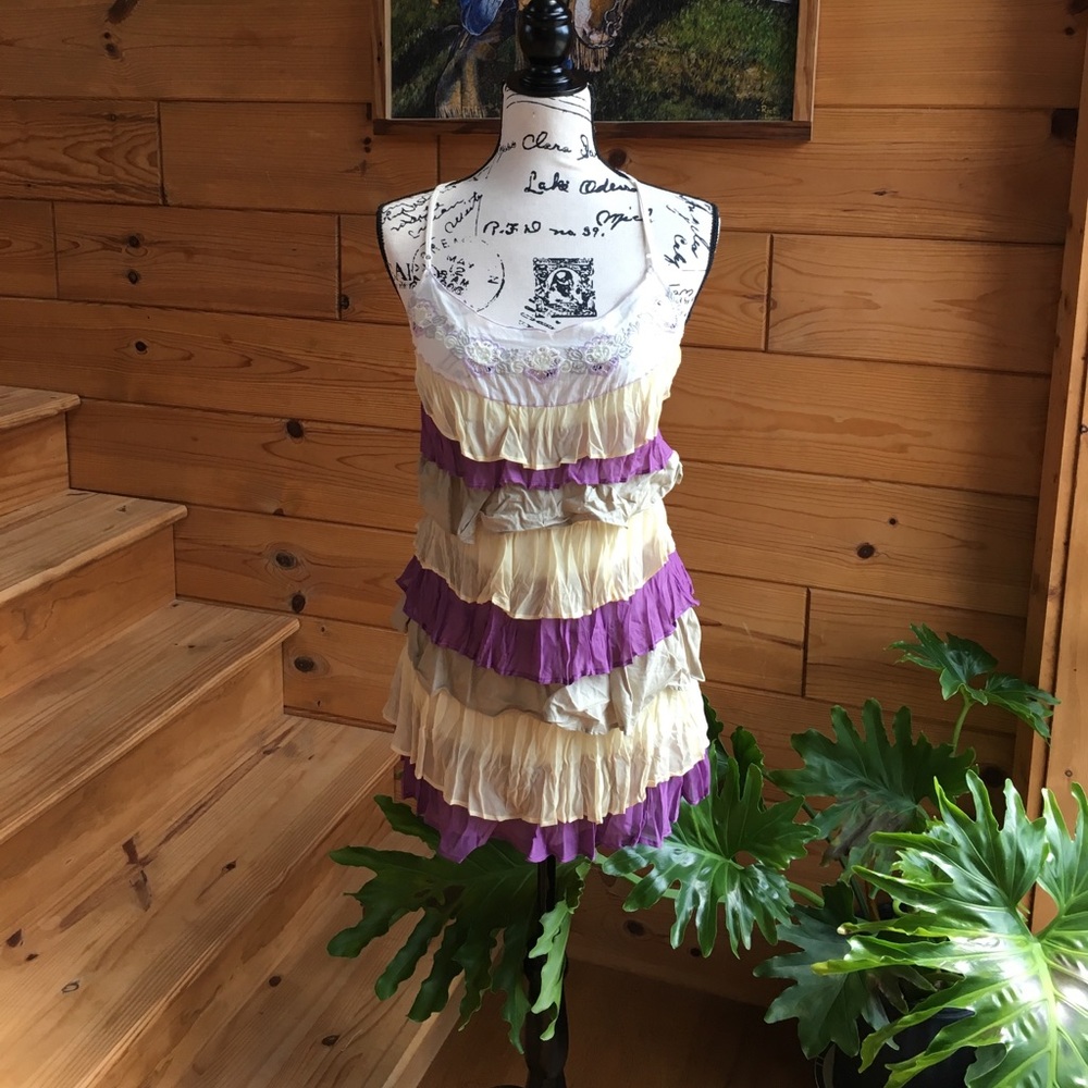 Summer dress with cute back and ruffles