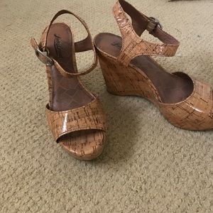 LUCKY BRAND CORK SANDAL WEDGES
