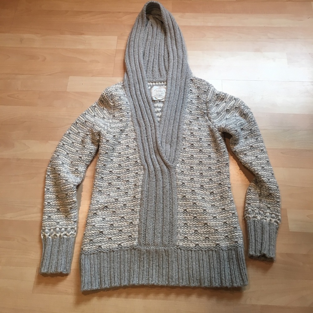 Old Navy gray and white hooded sweater