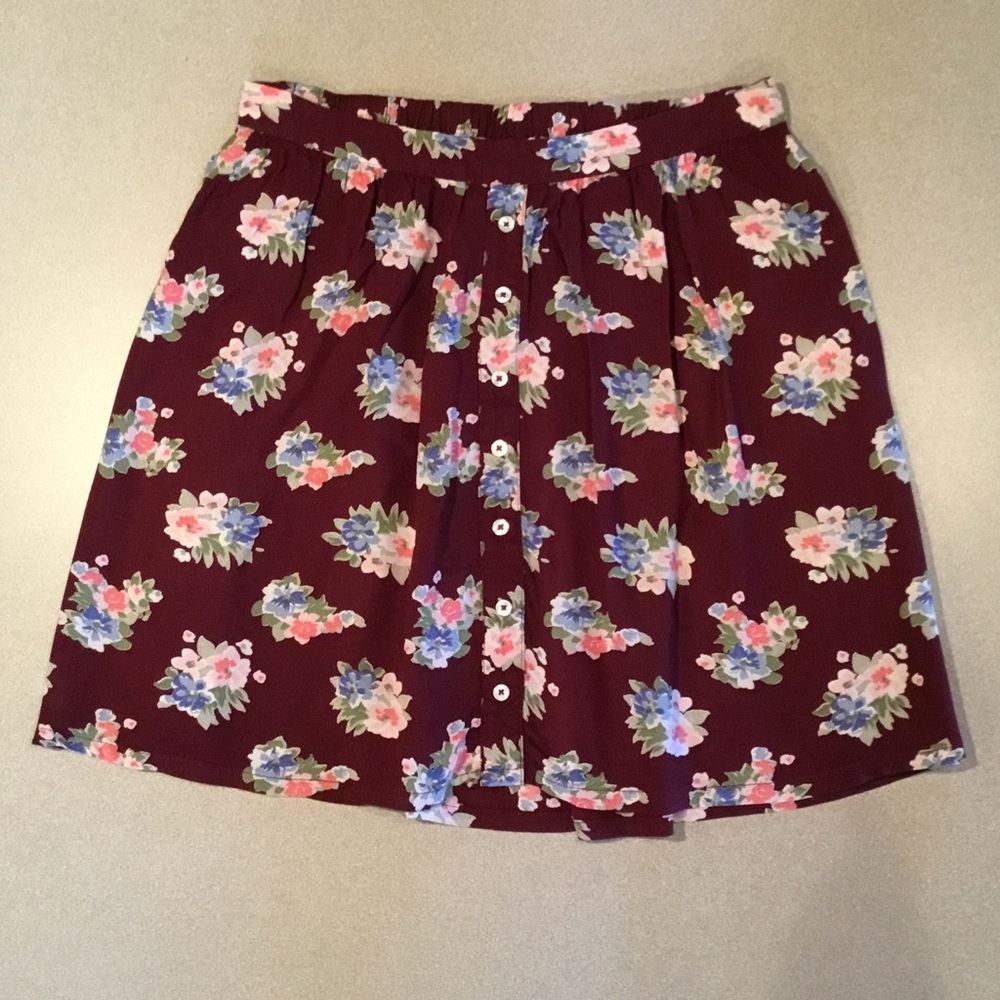 HOLLISTER SKIRT - LIKE NEW