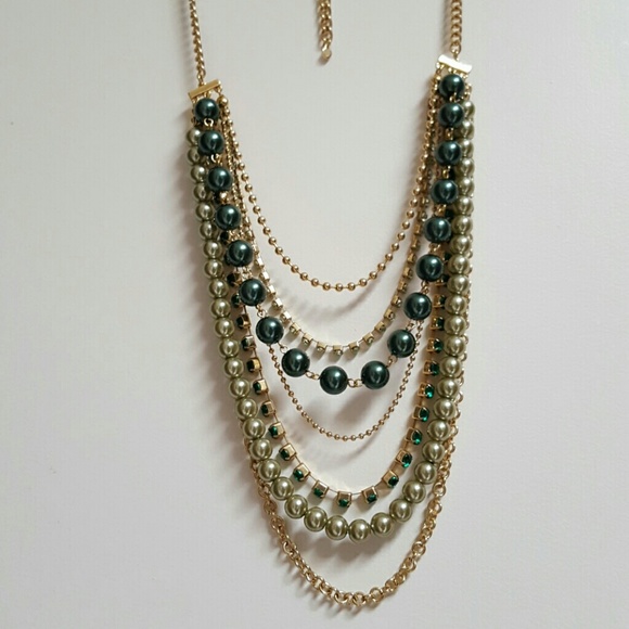 fantasy Jewelry - Gold & Green Pearls Necklace