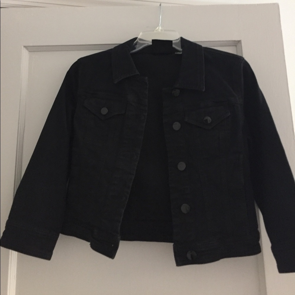 Black crop denim jacket with 3/4 sleeves