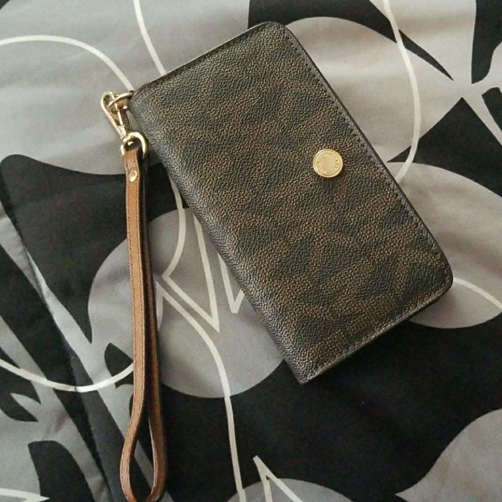 Michael Kors wristlet