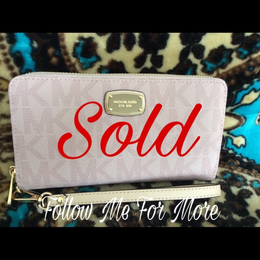 Michael Kors Pink Jet Set Multifunctional Clutch