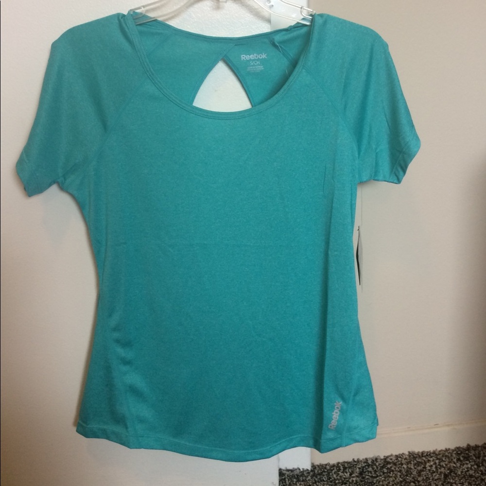🏃‍♀️NWT Reebok cut out athletic shirt