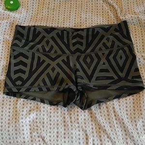 Lululemon boogie short ? 8