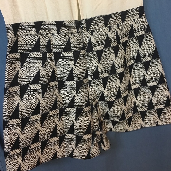 NEVER WORN Black and cream romper. - Picture 3 of 3