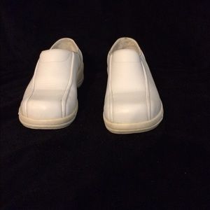 Dansko white nursing shoes sz 9