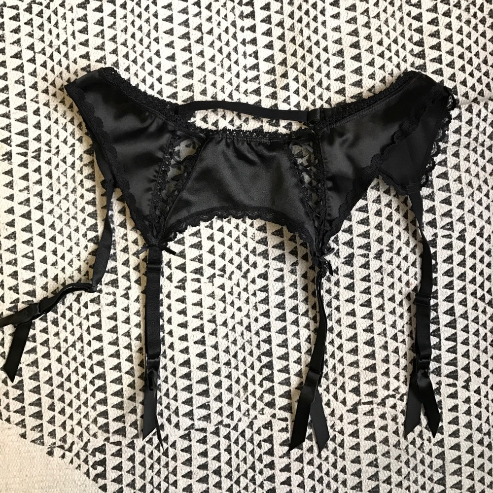 Classic Lace Up Garter Belt