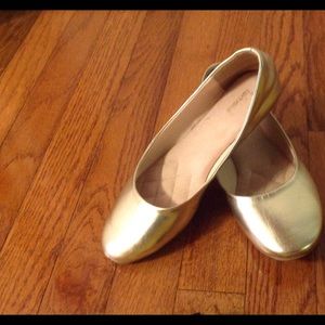 Women's size 5 gold flats