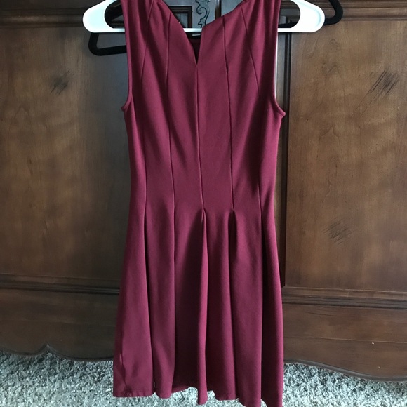 Wine colored dress - Picture 2 of 2