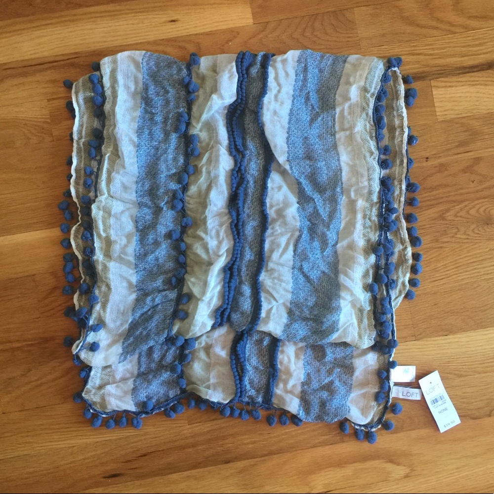 NWT LOFT Crinkle Scarf with Pompoms