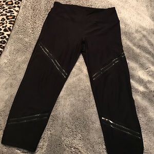 Workout pants with Mesh cutouts!