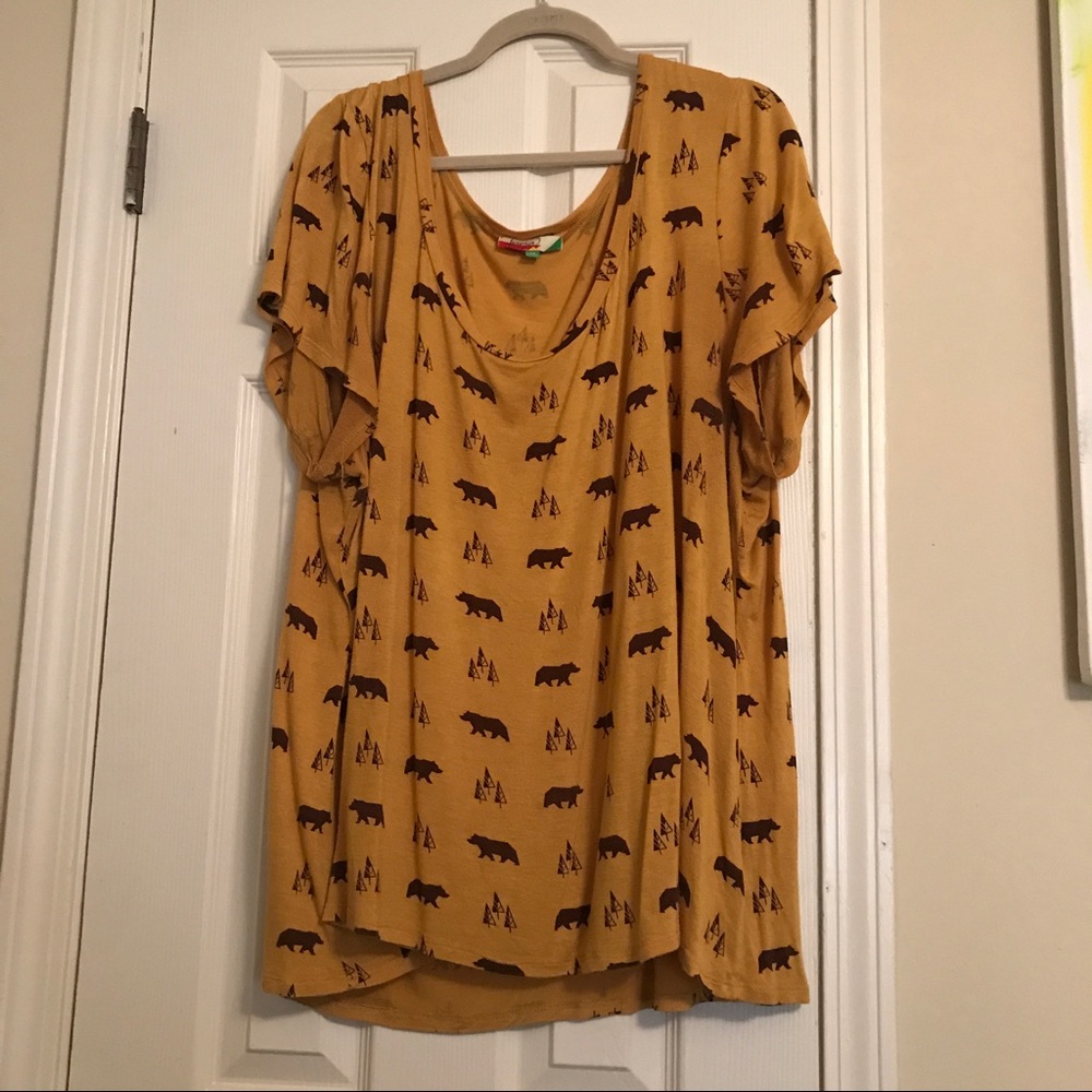 Fun yellow shirt!