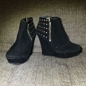 Bumper wedge ankle boots