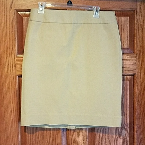 Like new camel colored skirt - Picture 2 of 3