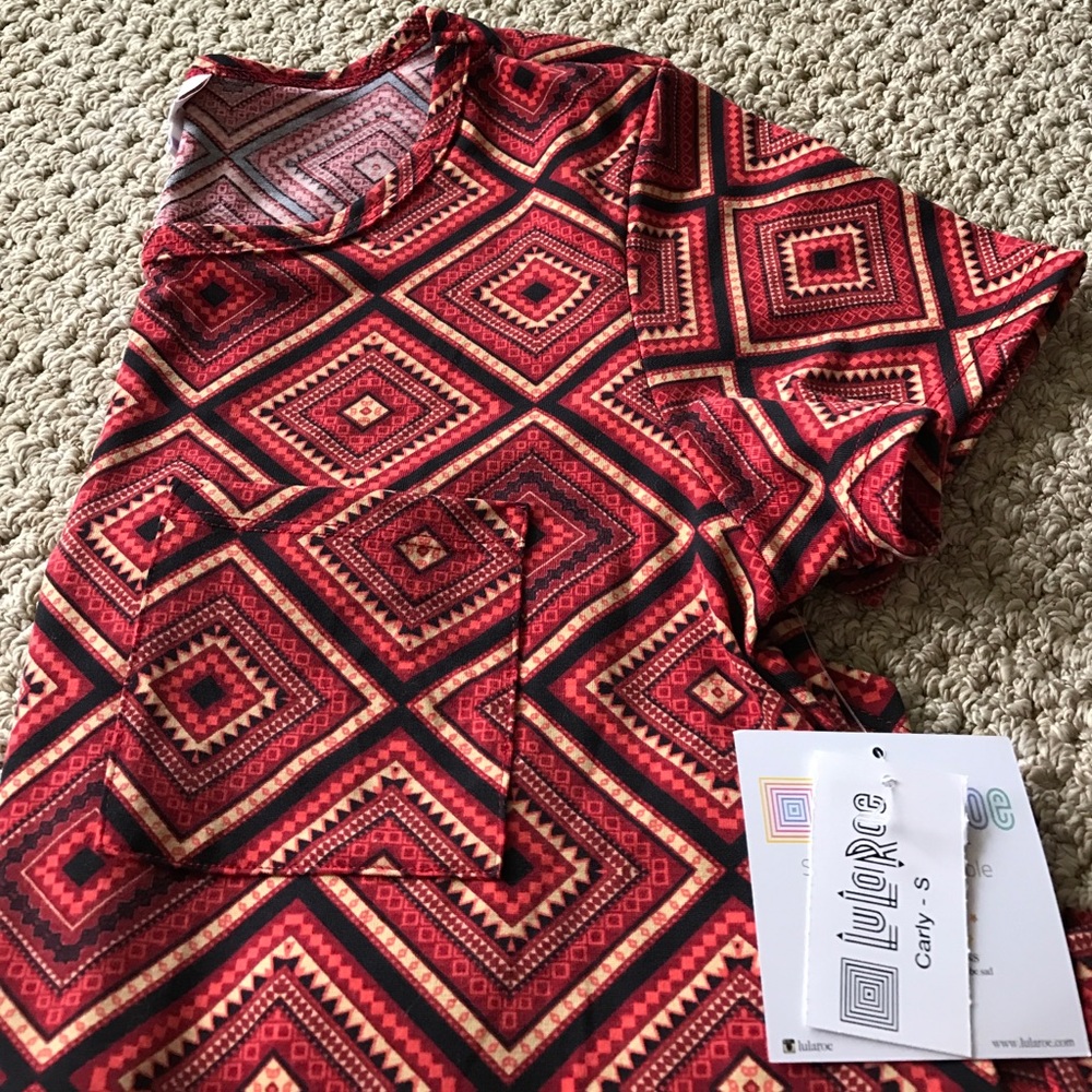 😍NWT LuLaRoe Carly Geometric Dress Small👗