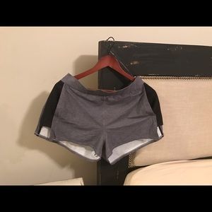 🍋 lululemon mesh side panel shorts