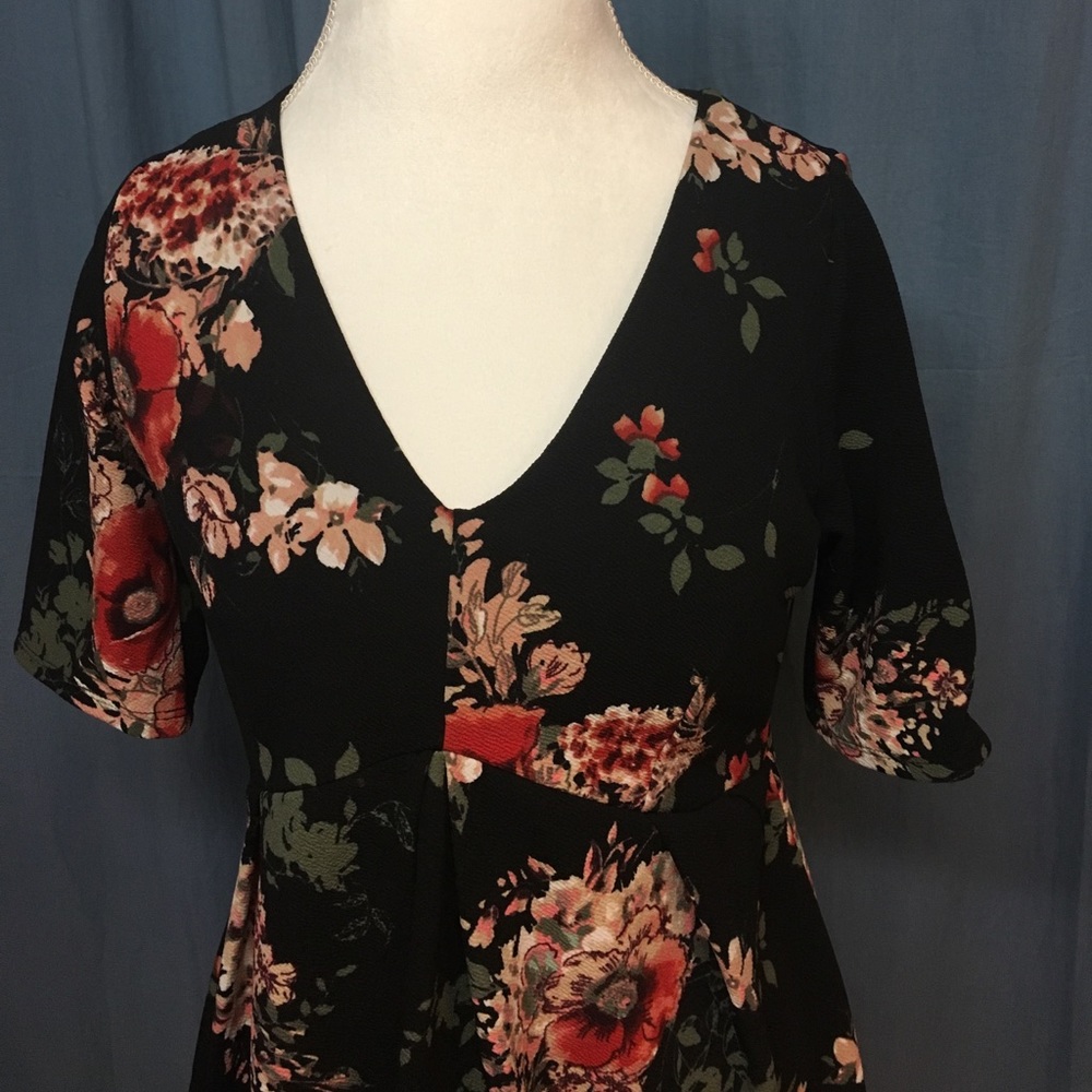 NEVER WORN Black floral top