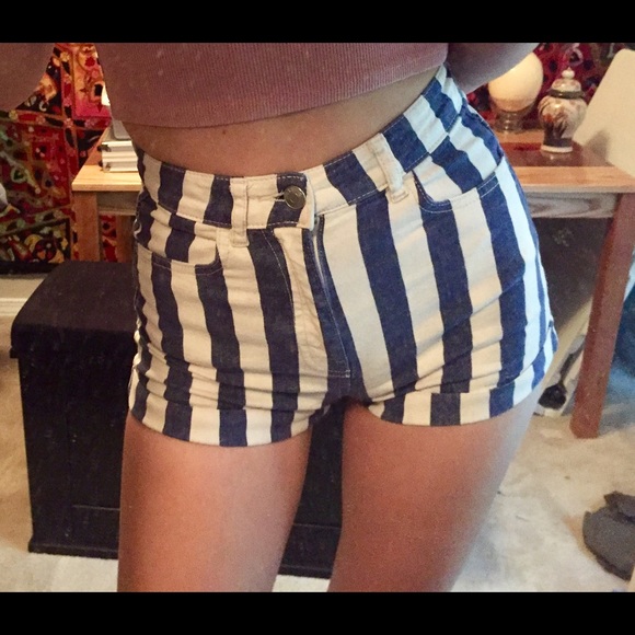 striped shorts - Picture 2 of 3