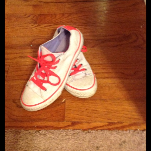 Girls white converse with neon pink laces size 2 - Picture 2 of 3