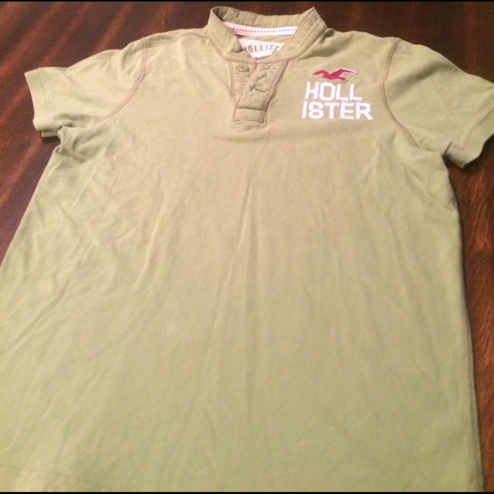 Short sleeve Hollister shirt