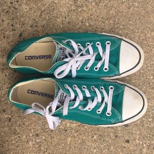 Chuck Taylor women's 9