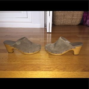 American eagle outfitters clogs